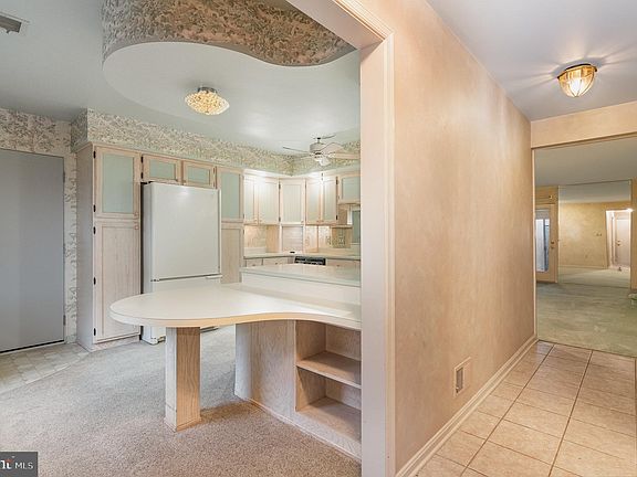 4th image of 728 E Main St #728