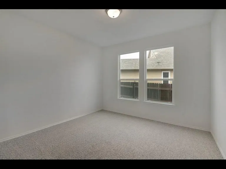 124 Rocroi Dr — Photo 2