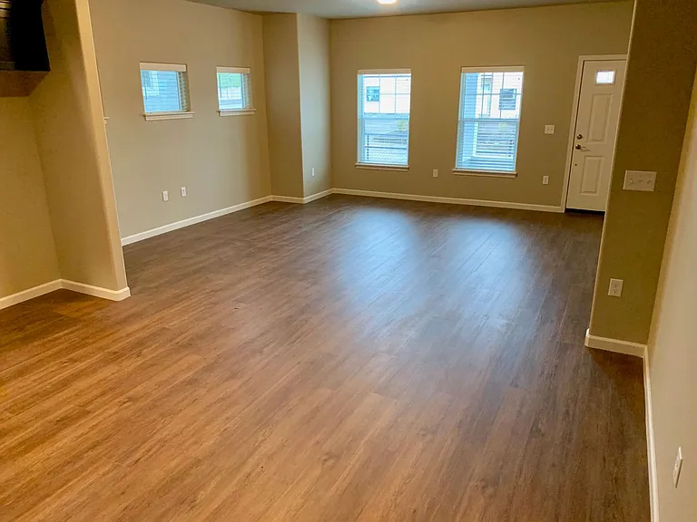 839 Water Ave NE — Photo 16