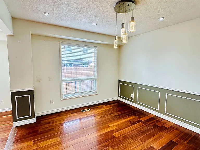 52 Moffatt Ave — Photo 8