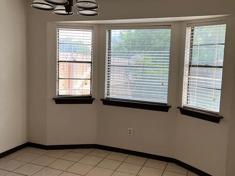 Dining area nook