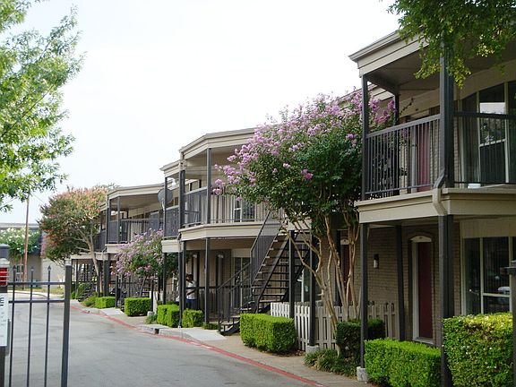 3rd image of 3737 High Vista Dr #8423