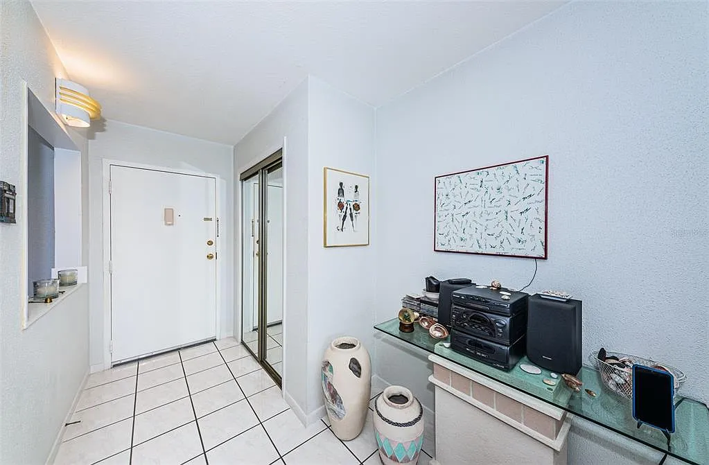 2 bed, 2.0 bath, 1045 sqft, $2,000 — Photo 4