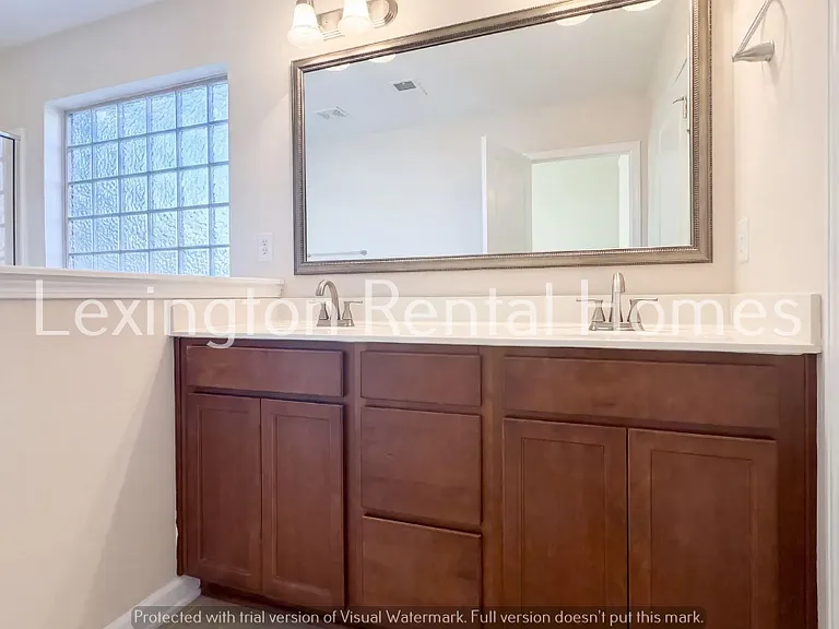 152 Castlefield Dr — Photo 7