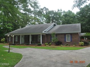 207 Country Club Blvd, Jacksonville, NC 28540