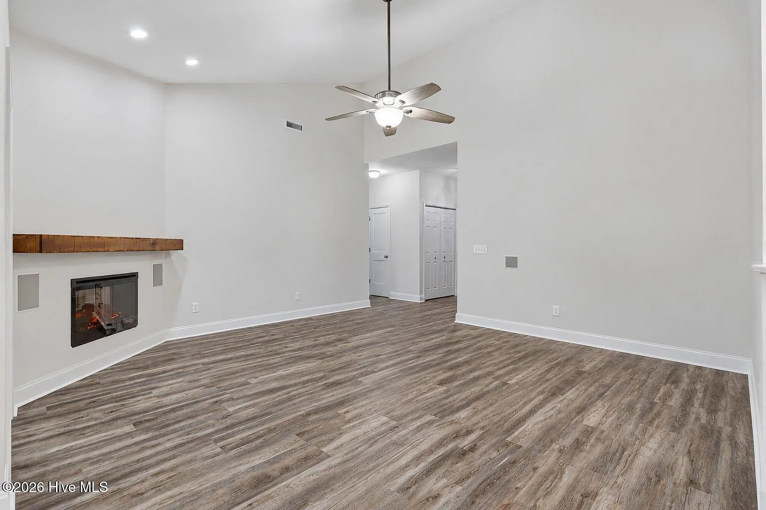 3 bed, 2.0 bath, 1980 sqft, $2,950 — Photo 3