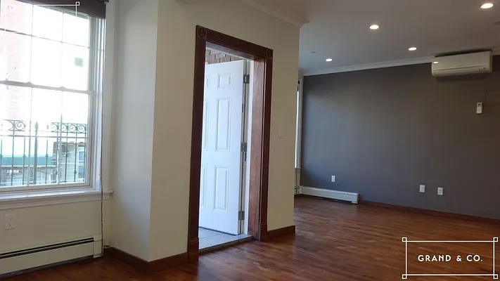 Rented by Grand & Co. | media 31