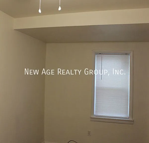 530 N Douglas St — Photo 11