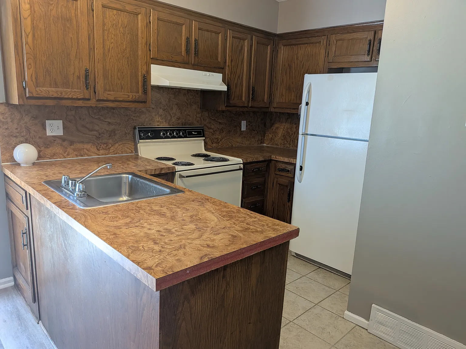 2 bed, $1,200 — Photo 2