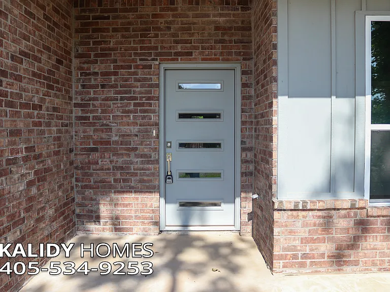 420 Remington Ave — Photo 2