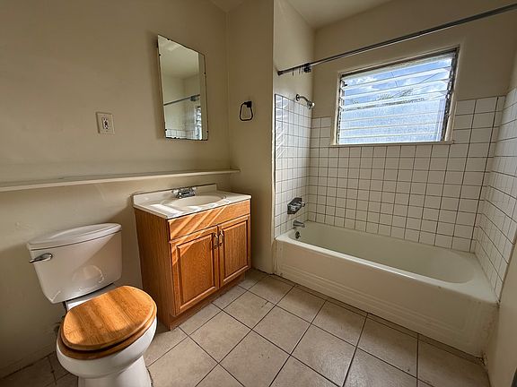 4th image of 6627 1/2 Farmdale Ave #1/2