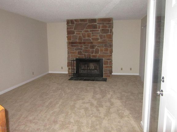 3rd image of 10403 W Bigtree Cir