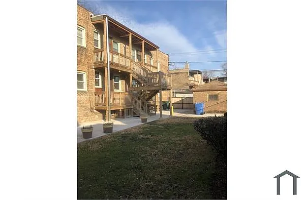 Building Photo - 8005 S Prairie Ave #2