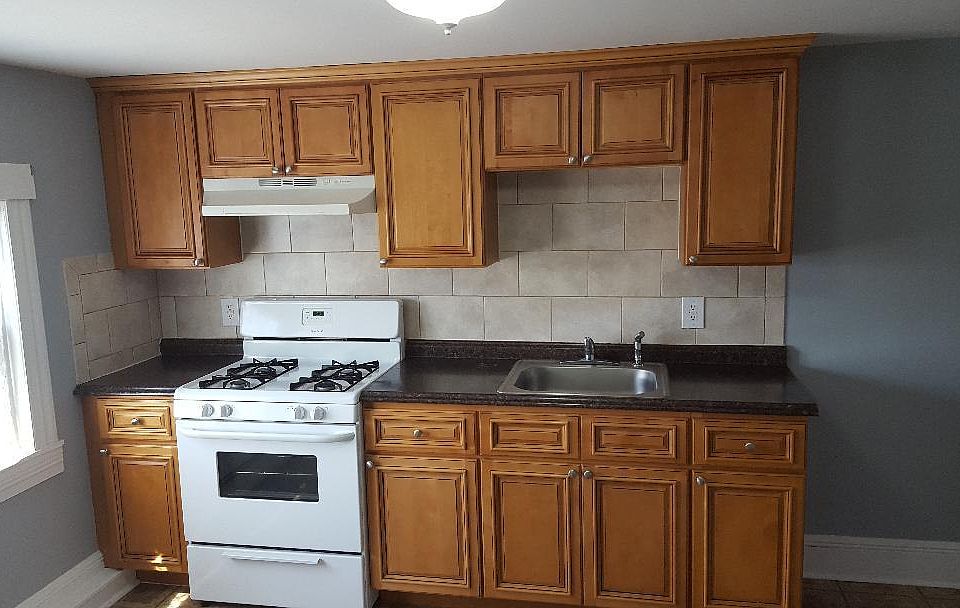 1st image of 289 Roosevelt Ave Floor 2