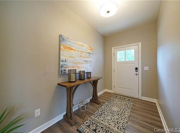 4th image of 1008 Catawba Ave