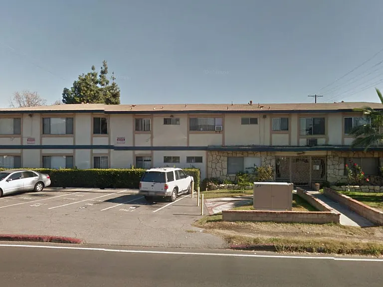 FUL - Fulton Ave Apartments — Photo 1