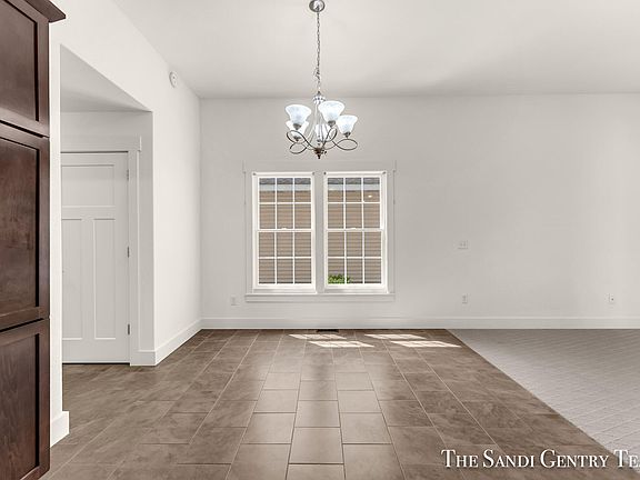 2nd image of 1023 Moreland St