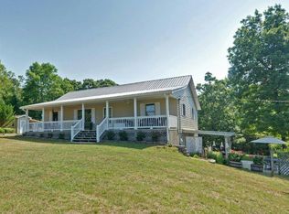 32 Queen Dr, Mineral Bluff, GA 30559