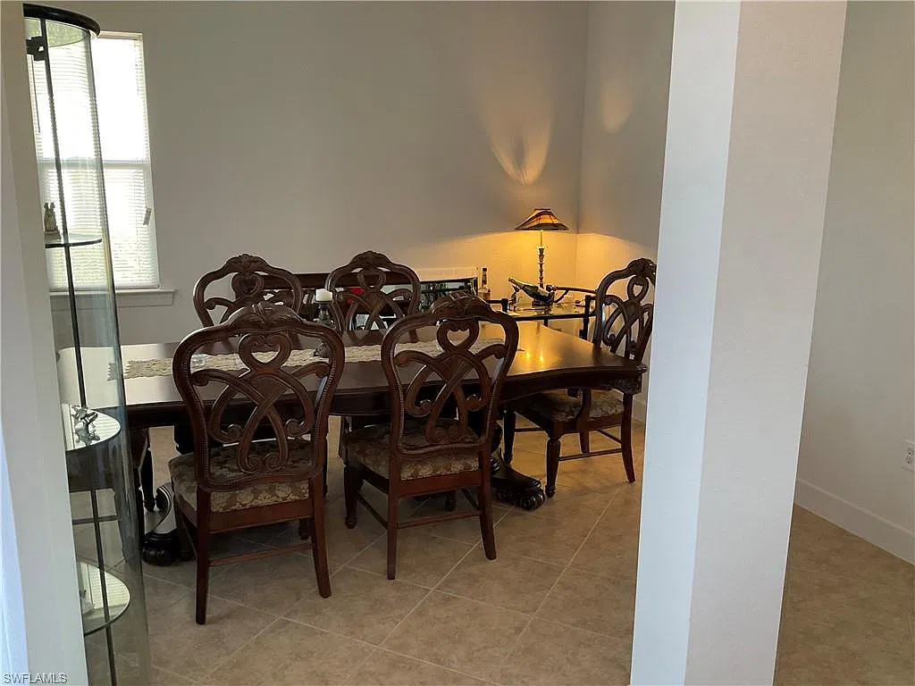 3 bed, 3.5 bath, 2162 sqft, $6,500 — Photo 2