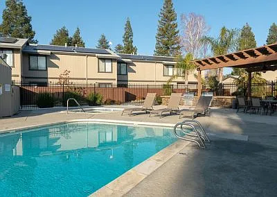 Almondwood Apartments — Photo 22