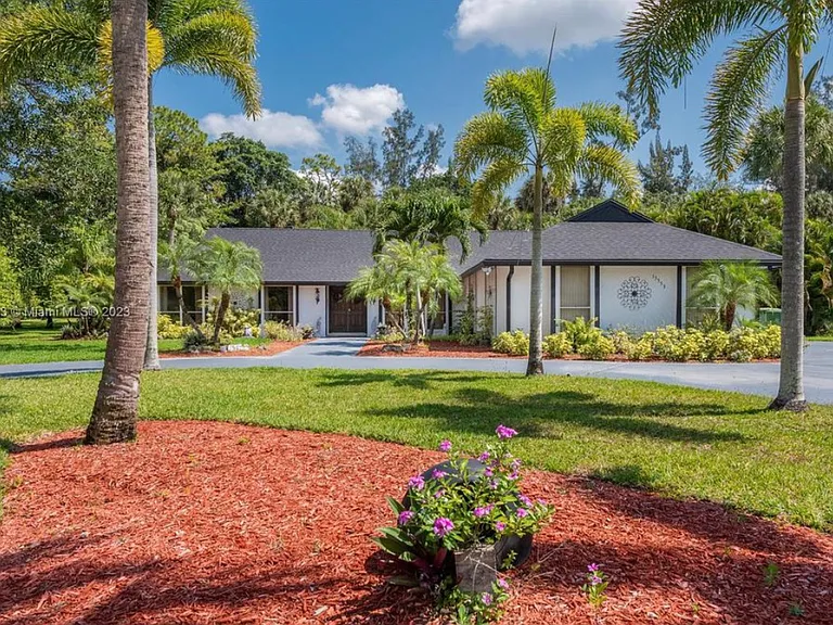 13353 Doubletree Cir — Photo 30