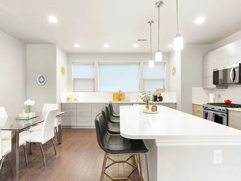 2051 N Downing St #2 — Photo 9
