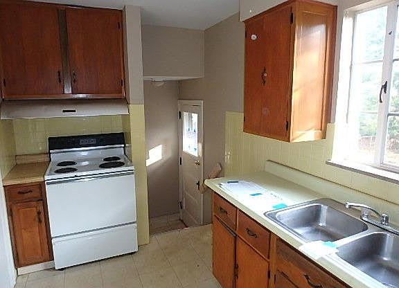 5th image of 4345 Glenway Ave