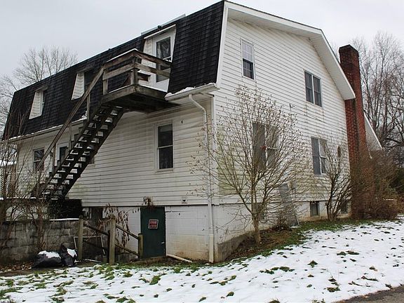 2nd image of 942 N Market St