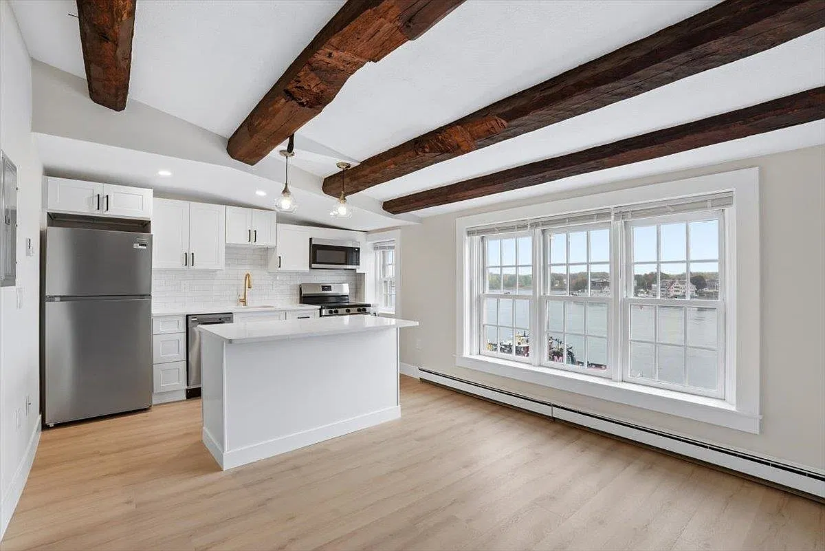 2 bed, 1.0 bath, 869 sqft, $4,200 — Photo 2