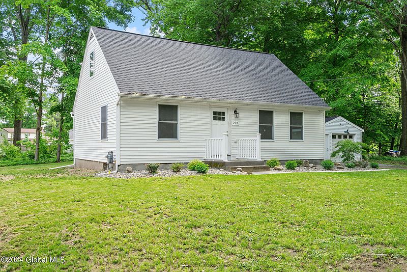 3rd image of 757 Carlton Road