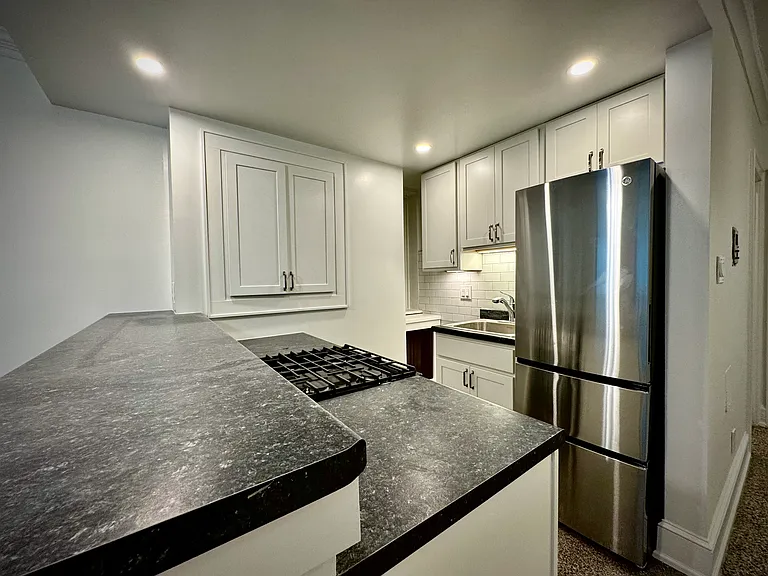 Marshall Hall Apartments — Photo 8