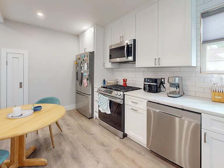 Furnished - Kitchen