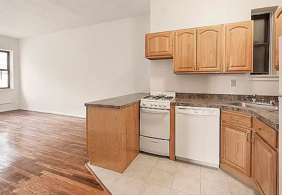5th image of 301 E 49th St APT 5AB