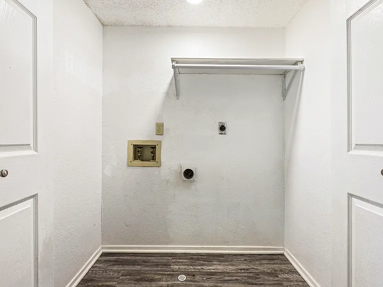laundry connection downstairs