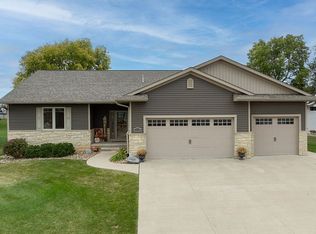 1034 Emerald Ct, Marion, IA 52302