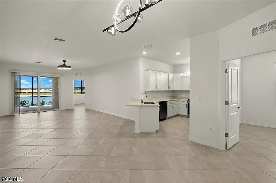 2 bed, 2.0 bath, 1564 sqft, $2,350 — Photo 3