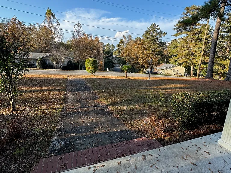 140 Allenwood Rd SW — Photo 6