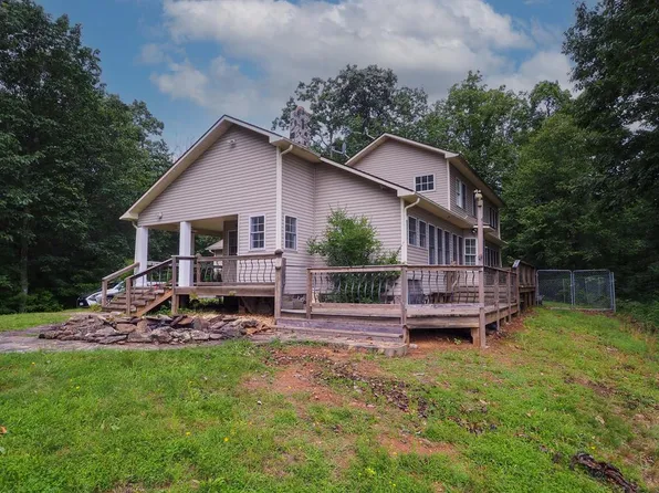 627 Whispering Rdg, Hillsville, VA 24343