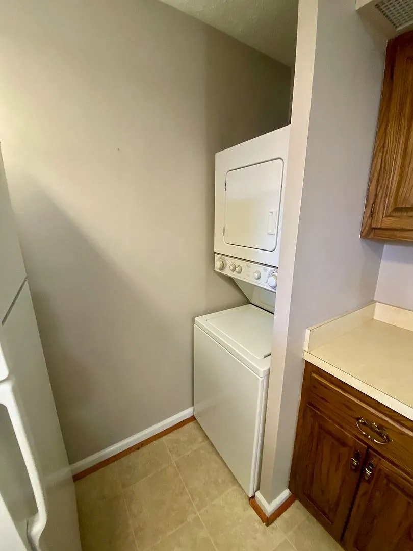 219 Village Circle W. — Photo 4