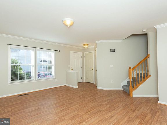 3rd image of 858 Marquette Dr