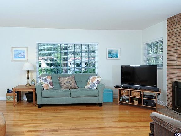 4th image of 2336 E Glenoaks Blvd