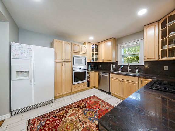 5th image of 1401 Alta Vista Ave