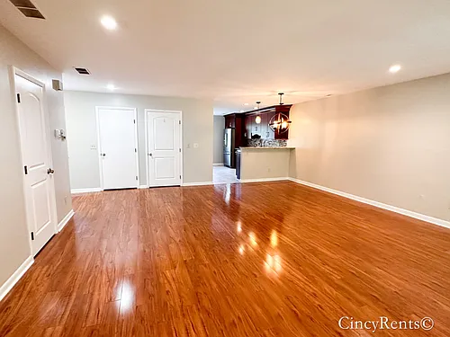 3471 Forestoak Court- 2bd 3ba condo with home office! Private balcony - 2 car garage- Hyde Park a... — Photo 3