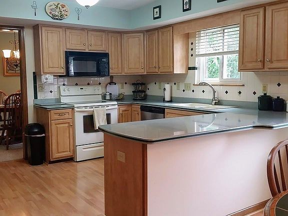 5th image of 9535 Kelly Dr