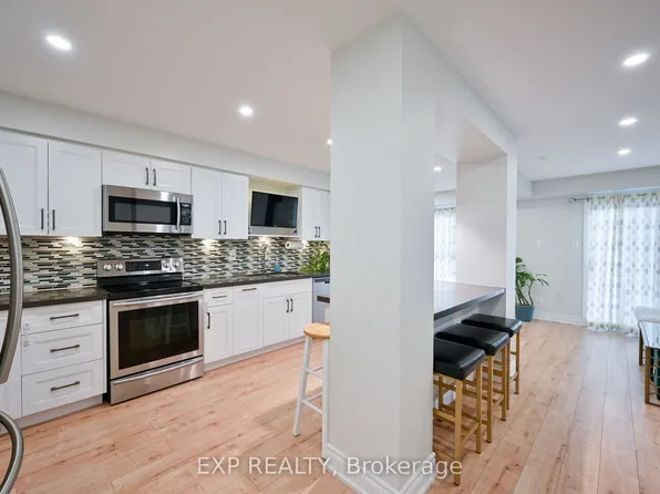 3351 Hornbeam Cres N #64, Mississauga, ON L5L 3Z8