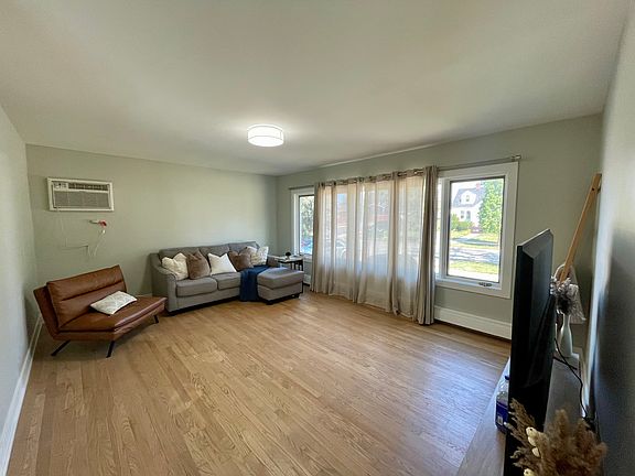 5th image of 278 N Oaklawn Ave #1