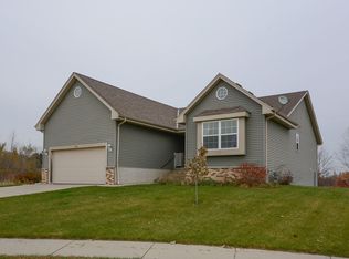 104 Vista Del Parco Rd, Sullivan, WI 53178