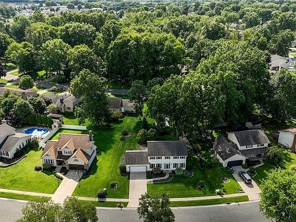 4th image of 829 Dan Ave