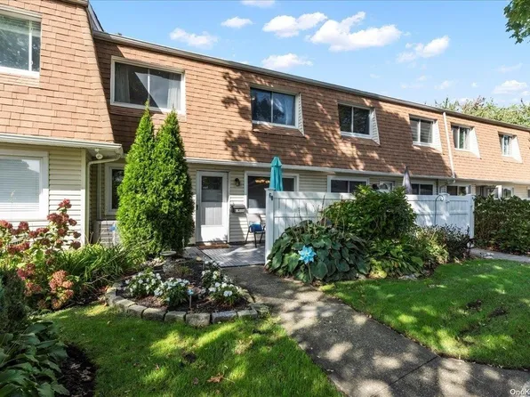 60 Storm Drive #60, Holtsville, NY 11742