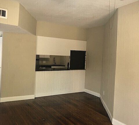 4th image of 601 W Polk St APT 1